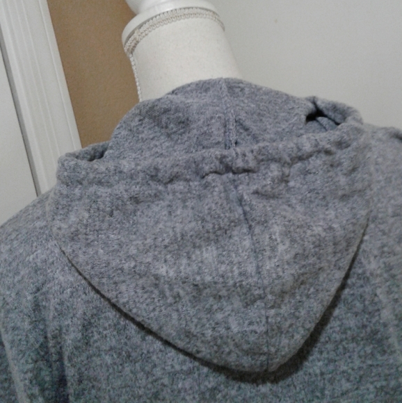 🌺 Like New Violet & Ruby Gray Maternity Hoodie - Picture 5 of 9